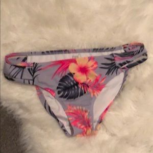 Nwot Hawaii Flower Moonray grey Bikini bottom vs